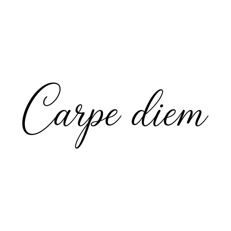 Tatuaggio scritta «Carpe diem» in corsivo elegante